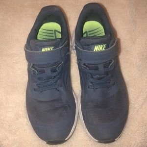 Boys’ Nike sneakers 〰️FINAL price〰️